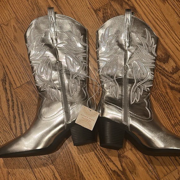 Altar’d State Mettalix Silver Cowboy Boots - Picture 2 of 7